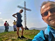 03 Alla croce di vetta del Pizzo di Spino (954 m)